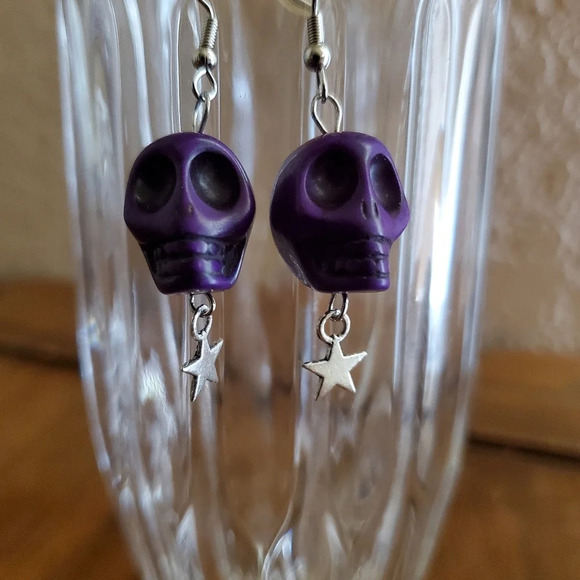 Large Skull Earrings - Picture 1 of 1